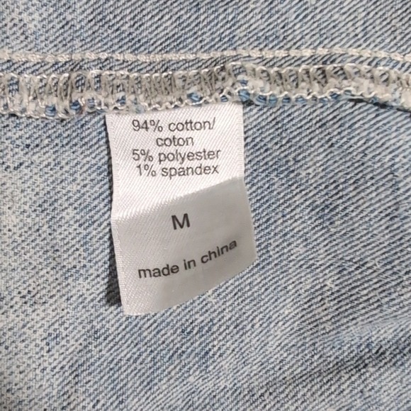 Maurices Denim Vest Medium Bleach Wash Sleeveless Jean Frayed Hem Medium - Picture 4 of 4